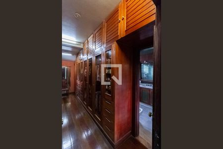 Casa à venda com 640m², 4 quartos e 6 vagasCloset da suíte 2 - Master