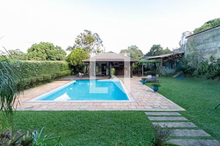 Casa à venda com 640m², 4 quartos e 6 vagasQuintal