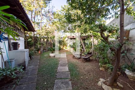 Casa à venda com 640m², 4 quartos e 6 vagasQuintal