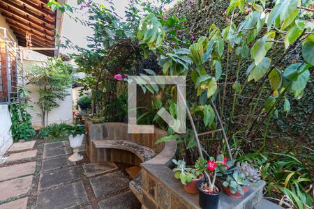 Casa à venda com 640m², 4 quartos e 6 vagasEntrada