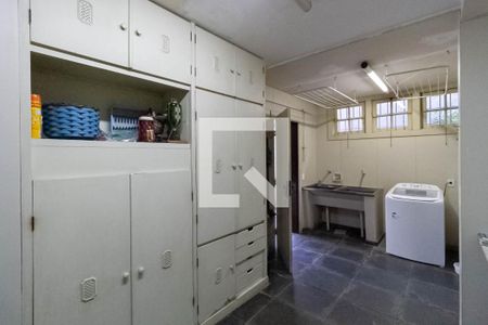 Casa à venda com 640m², 4 quartos e 6 vagasÁrea de serviço 