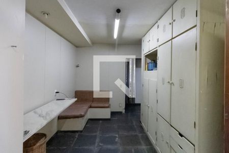 Casa à venda com 640m², 4 quartos e 6 vagasÁrea de serviço 