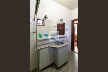 Casa à venda com 640m², 4 quartos e 6 vagasBanheiro social e da semi suíte 