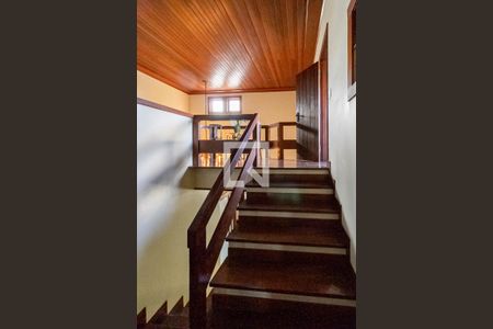 Casa à venda com 640m², 4 quartos e 6 vagasEscada