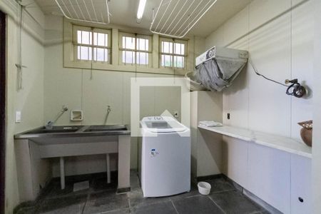 Casa à venda com 640m², 4 quartos e 6 vagasÁrea de serviço 