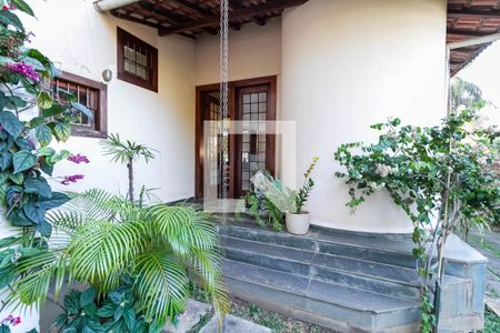 Casa à venda com 640m², 4 quartos e 6 vagasEntrada