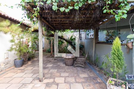 Casa à venda com 640m², 4 quartos e 6 vagasQuintal