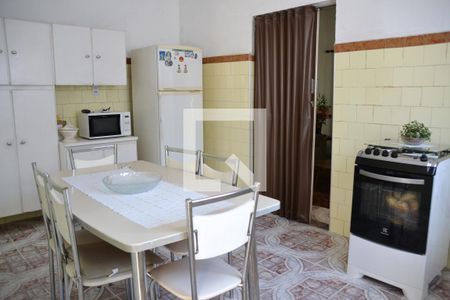 Casa à venda com 111m², 2 quartos e 2 vagas Casa à venda com 111m², 2 quartos e 2 vagasCozinha