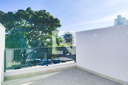 Casa à venda com 195m², 3 quartos e 4 vagas Casa à venda com 195m², 3 quartos e 4 vagasCobertura