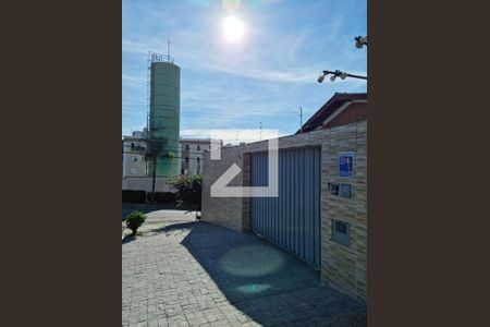 Casa à venda com 250m², 3 quartos e 2 vagas Casa à venda com 250m², 3 quartos e 2 vagasFachada + Adesivo Quinto Andar