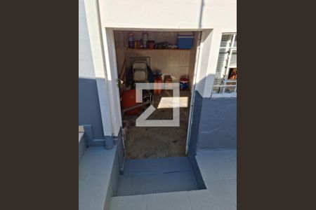 Casa à venda com 250m², 3 quartos e 2 vagas Casa à venda com 250m², 3 quartos e 2 vagasPorão e Casa da Bomba Piscina