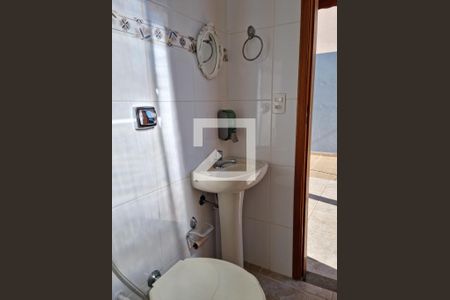 Casa à venda com 250m², 3 quartos e 2 vagas Casa à venda com 250m², 3 quartos e 2 vagasBanheiro Piscina e Churrasqueira