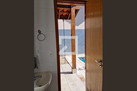 Casa à venda com 250m², 3 quartos e 2 vagas Casa à venda com 250m², 3 quartos e 2 vagasBanheiro Piscina e Churrasqueira