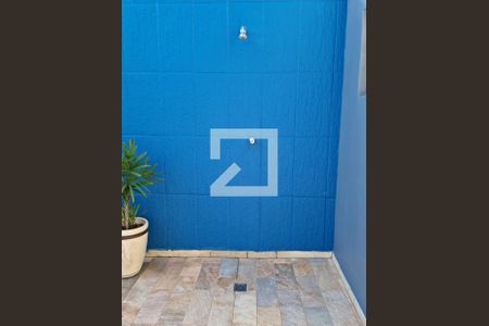 Casa à venda com 250m², 3 quartos e 2 vagas Casa à venda com 250m², 3 quartos e 2 vagasDucha Piscina