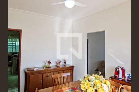 Casa à venda com 250m², 3 quartos e 2 vagas Casa à venda com 250m², 3 quartos e 2 vagasCopa