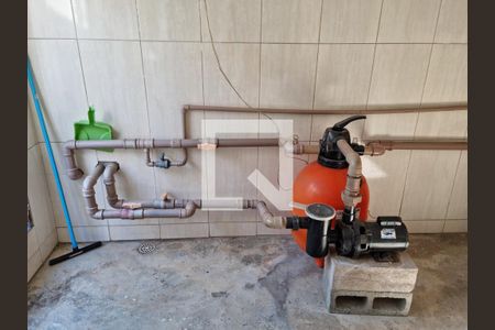 Casa à venda com 250m², 3 quartos e 2 vagas Casa à venda com 250m², 3 quartos e 2 vagasPorão e Casa da Bomba Piscina