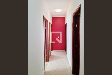 Casa à venda com 250m², 3 quartos e 2 vagas Casa à venda com 250m², 3 quartos e 2 vagasCorredor