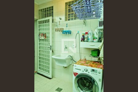 Casa à venda com 250m², 3 quartos e 2 vagas Casa à venda com 250m², 3 quartos e 2 vagasÁrea de Serviço