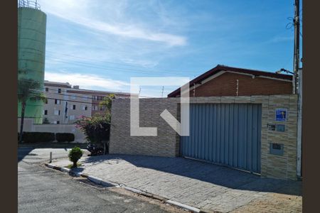 Casa à venda com 250m², 3 quartos e 2 vagas Casa à venda com 250m², 3 quartos e 2 vagasFachada