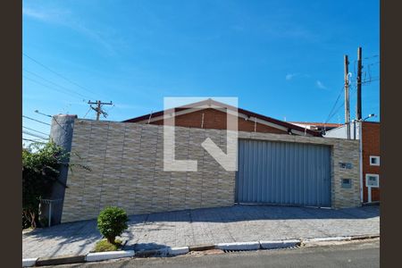 Casa à venda com 250m², 3 quartos e 2 vagas Casa à venda com 250m², 3 quartos e 2 vagasFachada