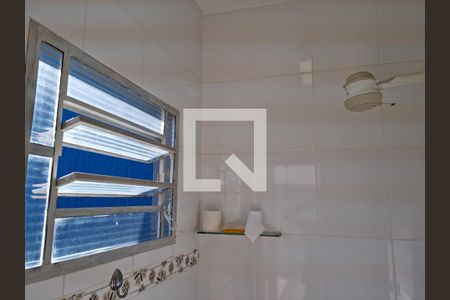 Casa à venda com 250m², 3 quartos e 2 vagas Casa à venda com 250m², 3 quartos e 2 vagasBanheiro Piscina e Churrasqueira