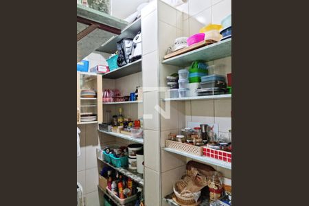 Casa à venda com 250m², 3 quartos e 2 vagas Casa à venda com 250m², 3 quartos e 2 vagasCozinha - Despensa