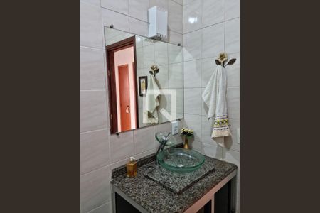 Casa à venda com 250m², 3 quartos e 2 vagas Casa à venda com 250m², 3 quartos e 2 vagasBanheiro