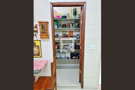 Casa à venda com 250m², 3 quartos e 2 vagas Casa à venda com 250m², 3 quartos e 2 vagasCozinha - Despensa