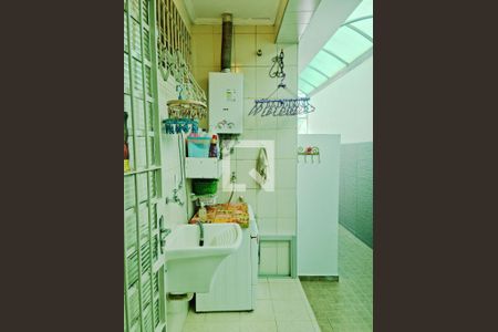 Casa à venda com 250m², 3 quartos e 2 vagas Casa à venda com 250m², 3 quartos e 2 vagasÁrea de Serviço