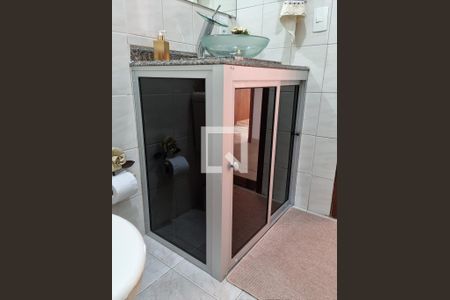 Casa à venda com 250m², 3 quartos e 2 vagas Casa à venda com 250m², 3 quartos e 2 vagasBanheiro