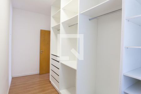 Casa de condomínio à venda com 170m², 3 quartos e 3 vagas Casa de condomínio à venda com 170m², 3 quartos e 3 vagascloset da Suíte