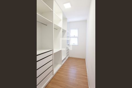 Casa de condomínio à venda com 170m², 3 quartos e 3 vagas Casa de condomínio à venda com 170m², 3 quartos e 3 vagascloset da Suíte