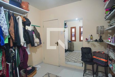 Casa à venda com 303m², 5 quartos e 3 vagas Casa à venda com 303m², 5 quartos e 3 vagasQuarto 5