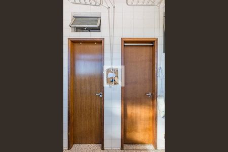 Apartamento à venda com 216m², 4 quartos e 2 vagas Apartamento à venda com 216m², 4 quartos e 2 vagasÁrea de Serviço