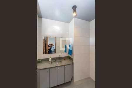 Apartamento à venda com 216m², 4 quartos e 2 vagas Apartamento à venda com 216m², 4 quartos e 2 vagasLavabo