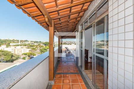 Apartamento à venda com 216m², 4 quartos e 2 vagas Apartamento à venda com 216m², 4 quartos e 2 vagasVaranda Piso superior