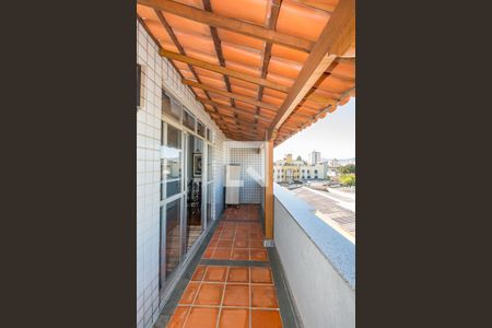 Apartamento à venda com 216m², 4 quartos e 2 vagas Apartamento à venda com 216m², 4 quartos e 2 vagasVaranda Piso superior