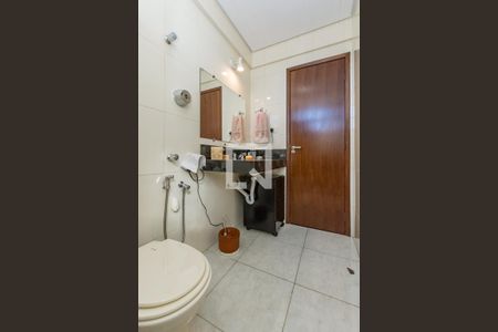 Apartamento à venda com 216m², 4 quartos e 2 vagas Apartamento à venda com 216m², 4 quartos e 2 vagasBanheiro Social