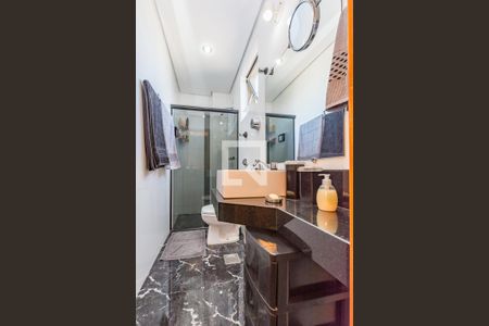 Apartamento à venda com 216m², 4 quartos e 2 vagas Apartamento à venda com 216m², 4 quartos e 2 vagasBanheiro da Suíte