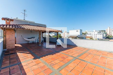 Apartamento à venda com 216m², 4 quartos e 2 vagas Apartamento à venda com 216m², 4 quartos e 2 vagasVaranda Piso superior