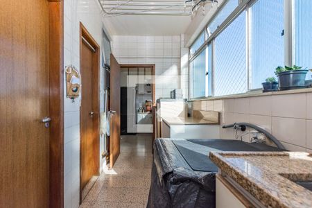 Apartamento à venda com 216m², 4 quartos e 2 vagas Apartamento à venda com 216m², 4 quartos e 2 vagasÁrea de Serviço