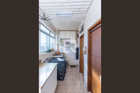 Apartamento à venda com 216m², 4 quartos e 2 vagas Apartamento à venda com 216m², 4 quartos e 2 vagasÁrea de Serviço