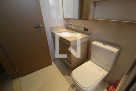 Banheiro da Suíte 1 de apartamento para alugar com 3 quartos, 135m² em Jardim Karaíba, Uberlândia