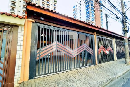 Casa à venda com 214m², 3 quartos e 4 vagas Casa à venda com 214m², 3 quartos e 4 vagasFachada