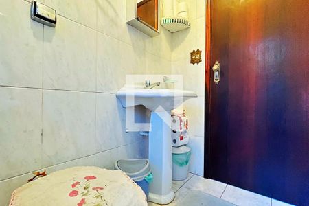 Casa à venda com 214m², 3 quartos e 4 vagas Casa à venda com 214m², 3 quartos e 4 vagasBanheiro