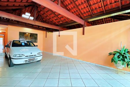 Casa à venda com 214m², 3 quartos e 4 vagas Casa à venda com 214m², 3 quartos e 4 vagasGaragem