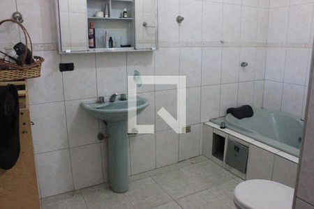 Casa à venda com 140m², 4 quartos e 3 vagasBanheiro da Suíte
