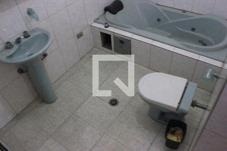 Casa à venda com 140m², 4 quartos e 3 vagasBanheiro da Suíte