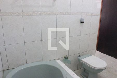 Casa à venda com 140m², 4 quartos e 3 vagasBanheiro da Suíte