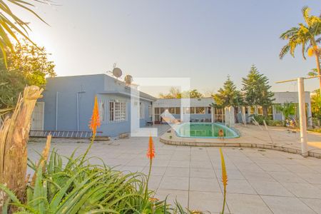 Casa à venda com 1200m², 3 quartos e 2 vagas Casa à venda com 1200m², 3 quartos e 2 vagasFachada